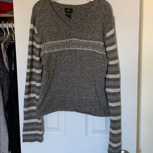 Vintage grey sweater with stripped sleeves